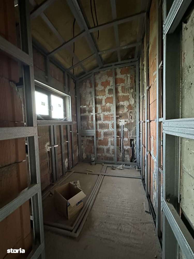 Casă cu 3 camere de vânzare în zona cazasu-4