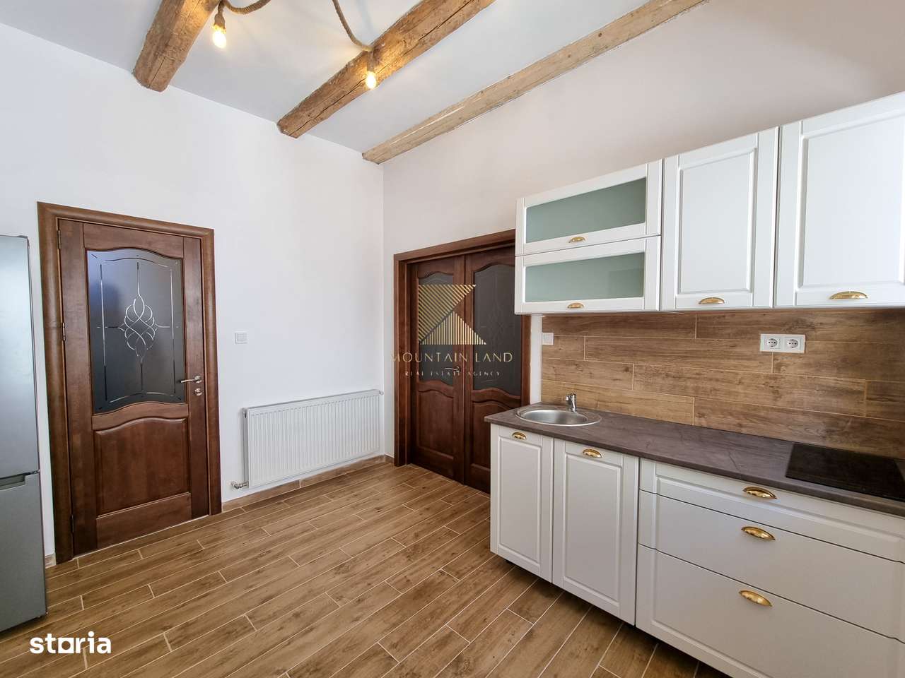 Casă individuală complet renovată, situată în centrul istoric al Brașo-3