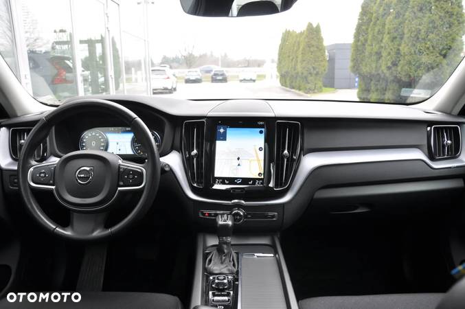 Volvo XC 60 D4 Momentum Pro - 10