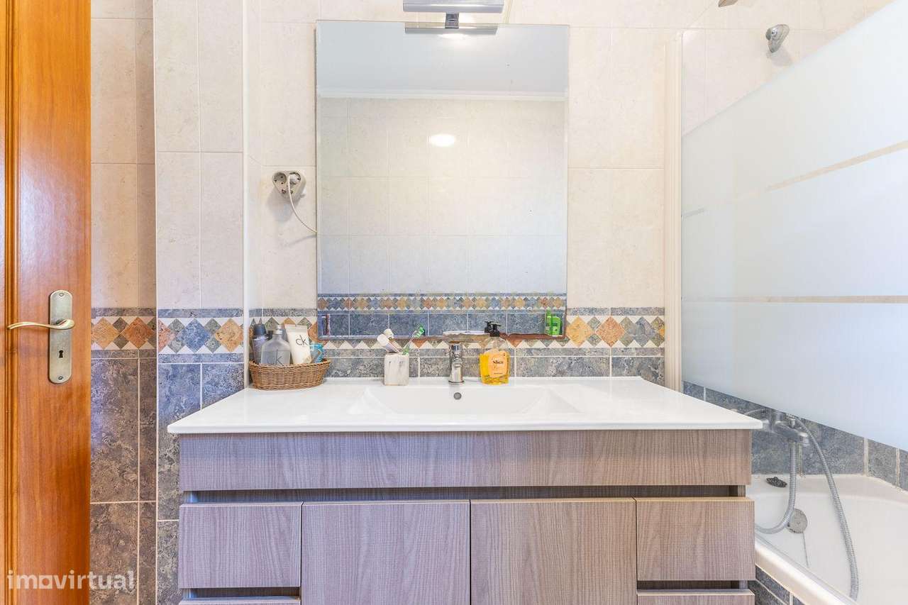 Moradia em Banda T4 | 3 Pisos | Aldeia de Paio Pires 490.000 € | 249 m-25