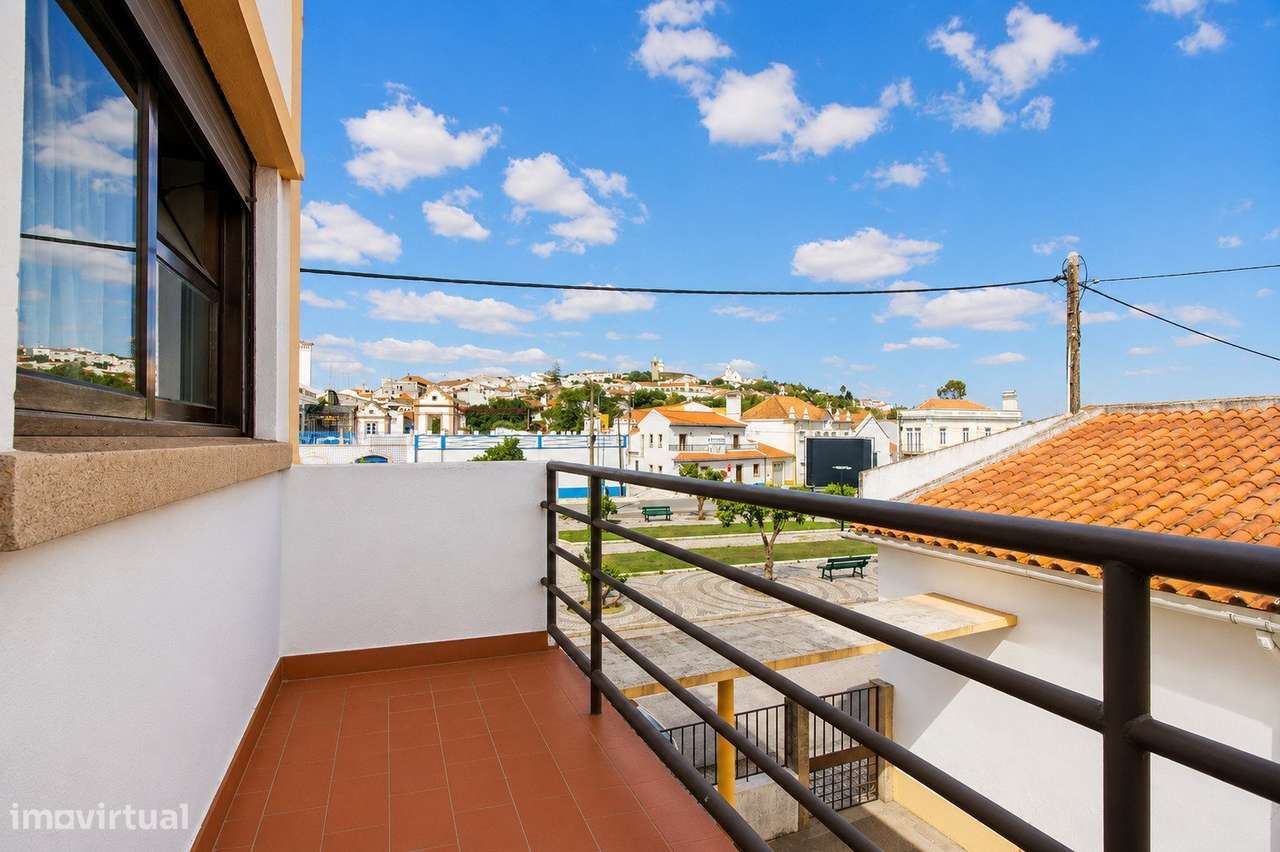 Moradia de Prestígio com T1 Independente, Terraço Panorâmico e Exce...-34