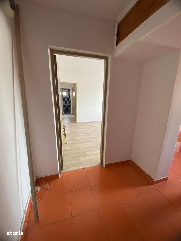 OFERTA 3 camere semidecomandate renovat, izolat in zona Centrala-8