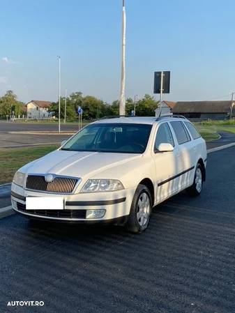 Skoda Octavia Combi 2.0 TDI Ambiente DSG - 2