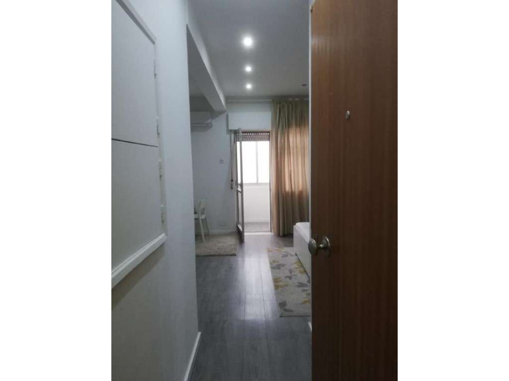 Apartamento T0 na Reboleira - Oportunidade Única!-13