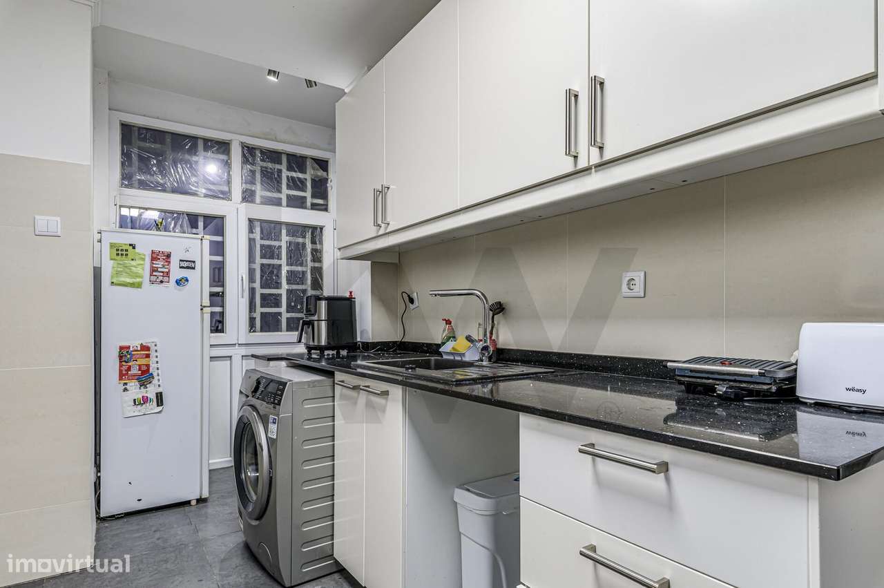 Oportunidade Única em S. Domingos de Benfica: T4 com Potencial e Local-27