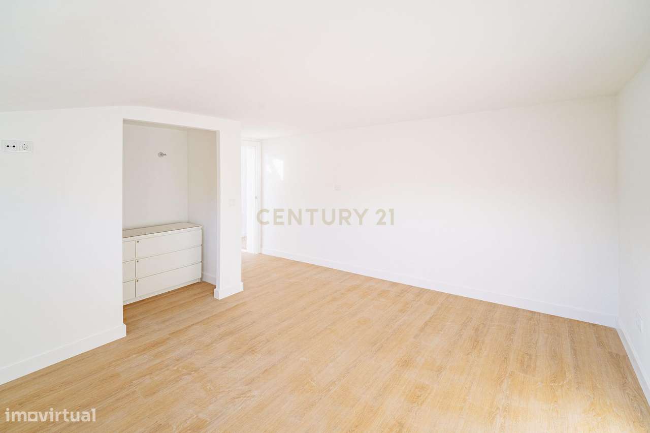 Moradia T6 com Piscina - Charneca de Caparica-27