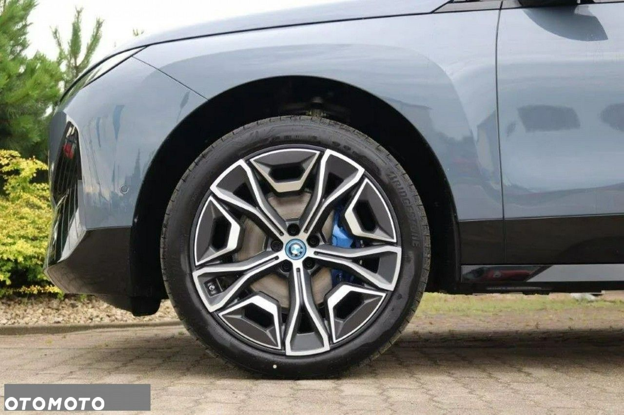 BMW iX xDrive50 - 10