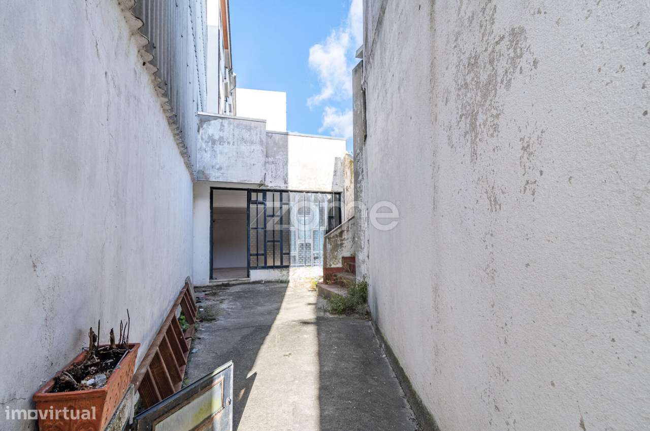 LOJA COM POSSIBILIDADE DE CONVERTER EM HABITAÇÃO - Grande imagem: 3/16