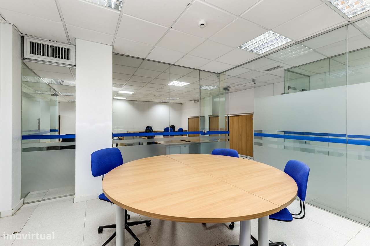 Espaço comercial 550 m² | Escritório + Loja + Armazém | Dois acessos-11