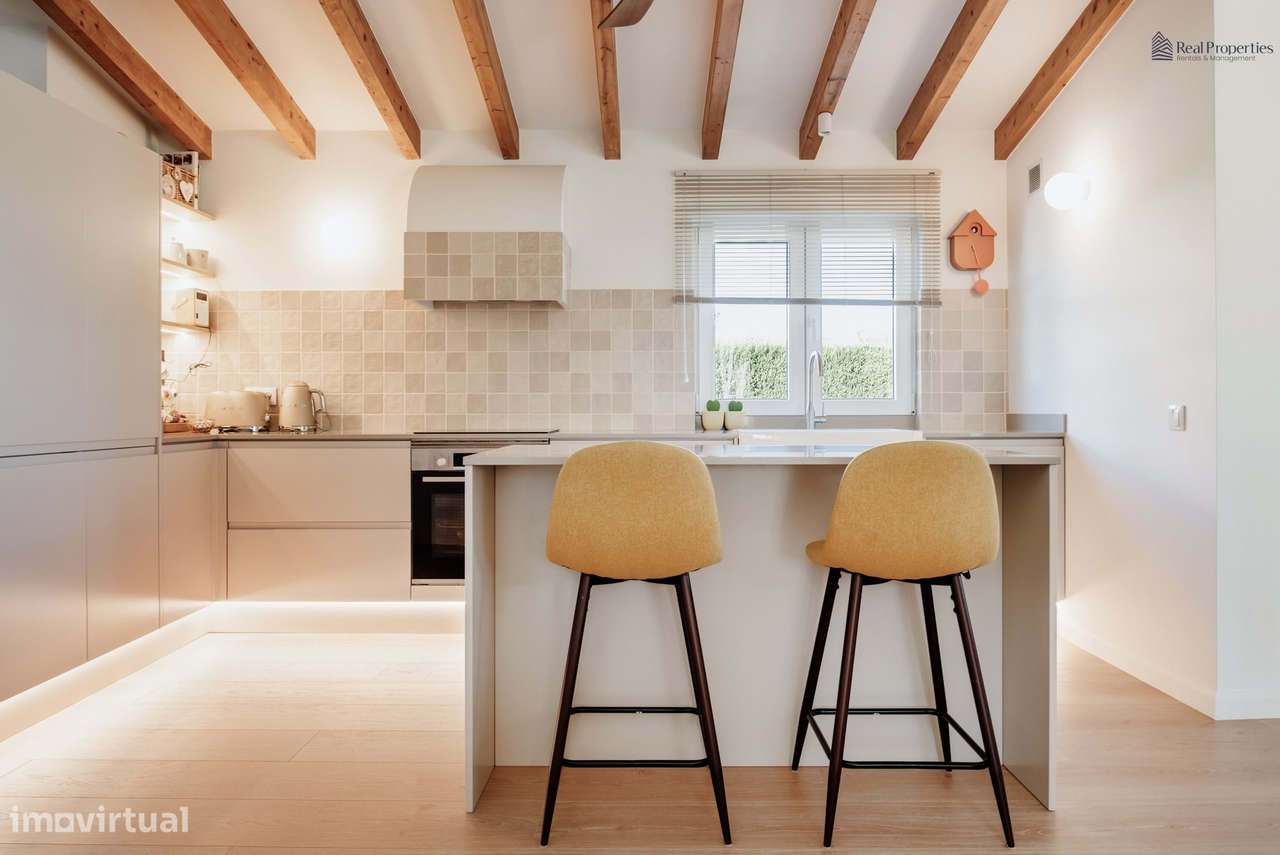 Elegante Moradia T3 Renovada com Vistas Panorâmicas em Alvor-30