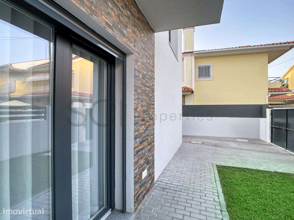 Moradia T3 Como Nova, com Garagem e Piscina em Fernão Ferro-53
