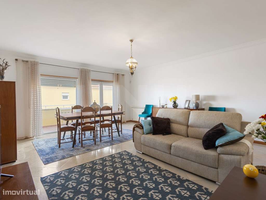 Moradia T2 com piscina e vista mar para venda em Santa Cruz.-11