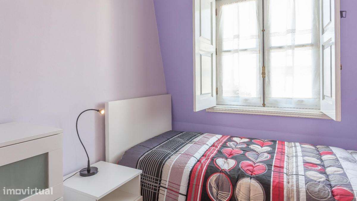 Quarto - localizado em Paranhos Porto - Grande imagem: 5/6