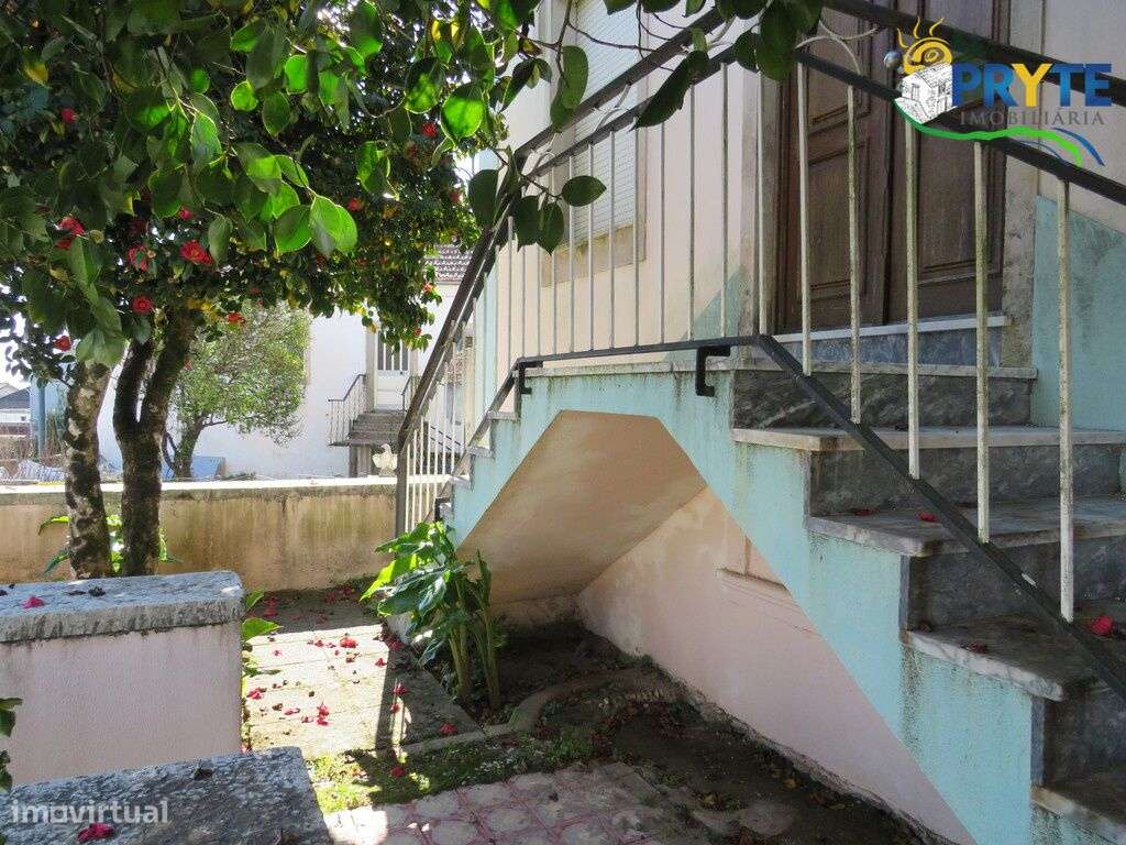 Moradia de tipologia T4 situada em Figueiró dos Vinhos-12