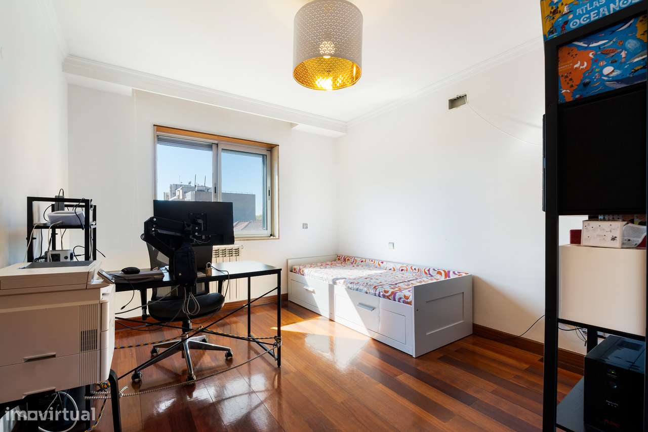 Apartamento t3 à venda na Rua Dom António Barroso, 268-5