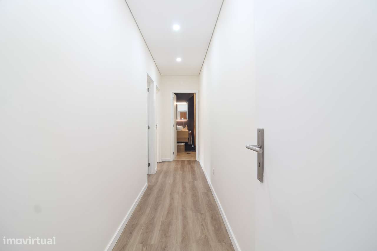 T2 Como Novo | Último Piso | Luz Natural | Vista Desafogada-6