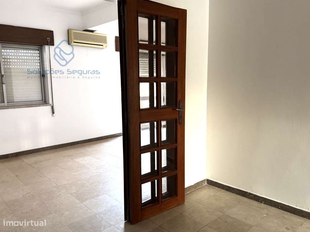 Apartamento T2 - Arrecadação no sótão - 3º andar - Centro Moita - Grande imagem: 4/13