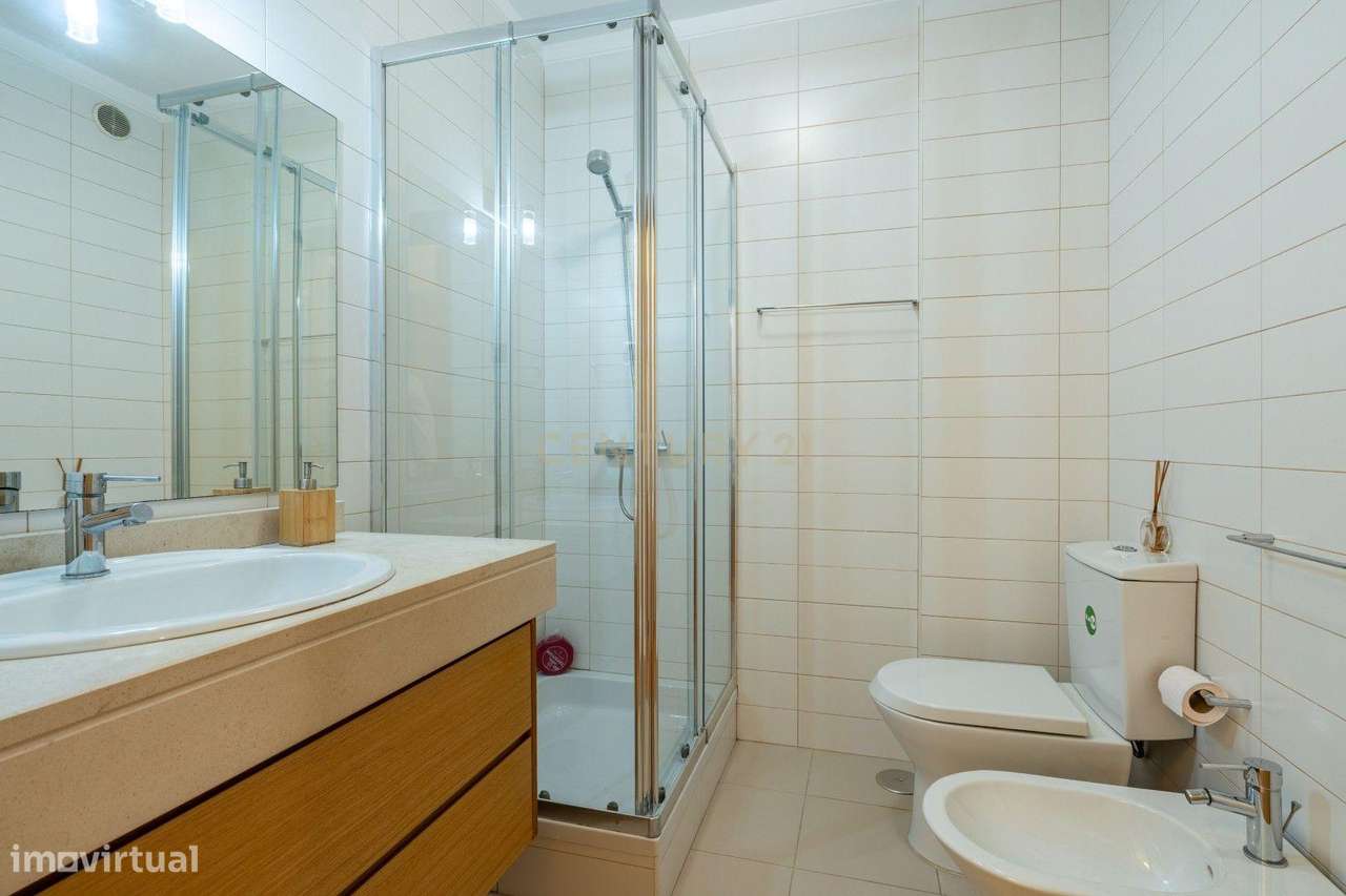 Excelente Apartamento T2 com elevador e garagem-17