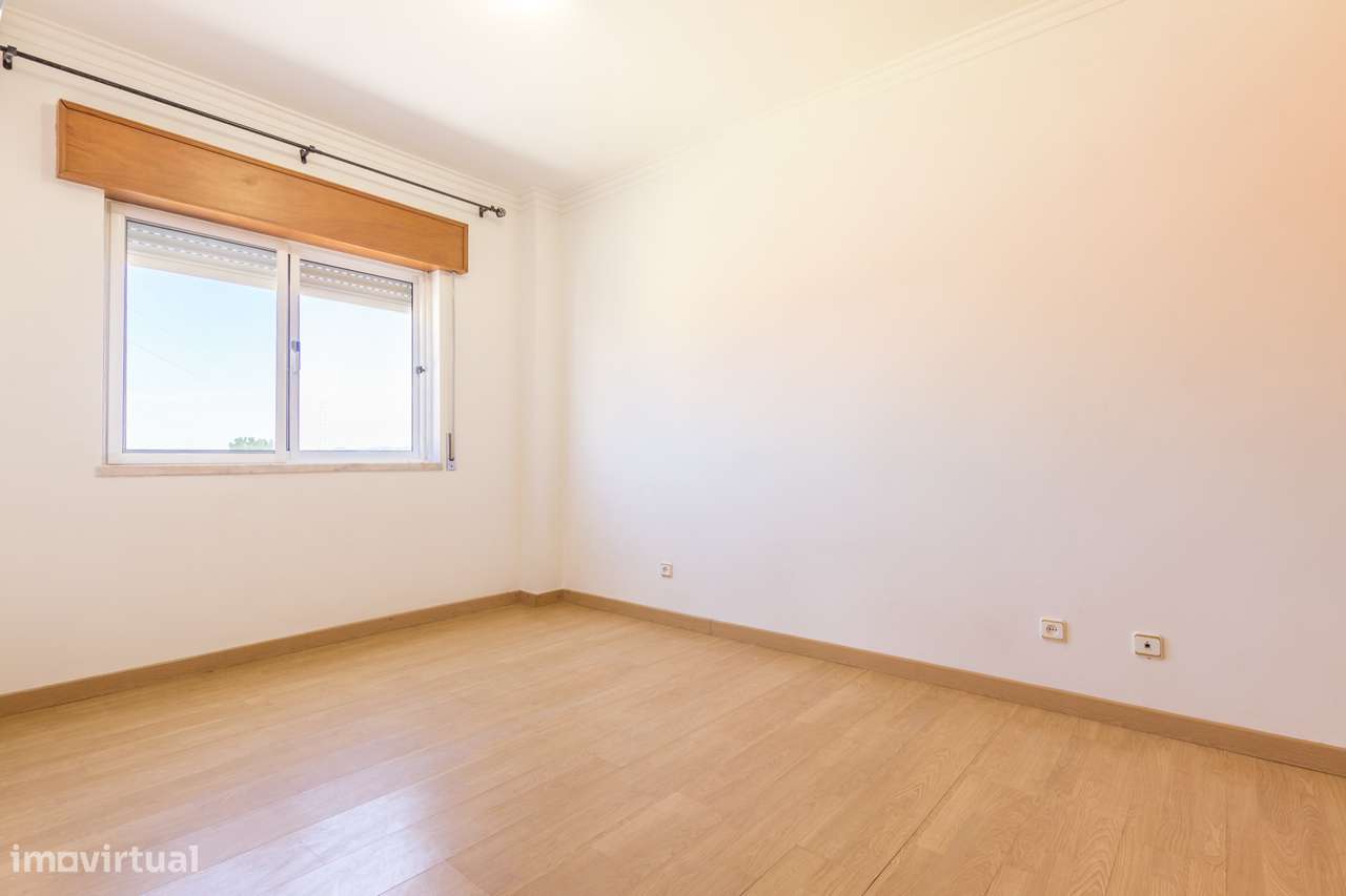 Apartamento T2 na Quinta do Conde-14