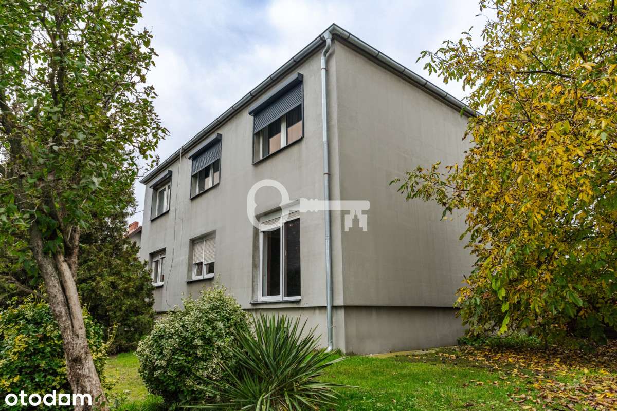 Duży dom w spokojnej okolicy-11