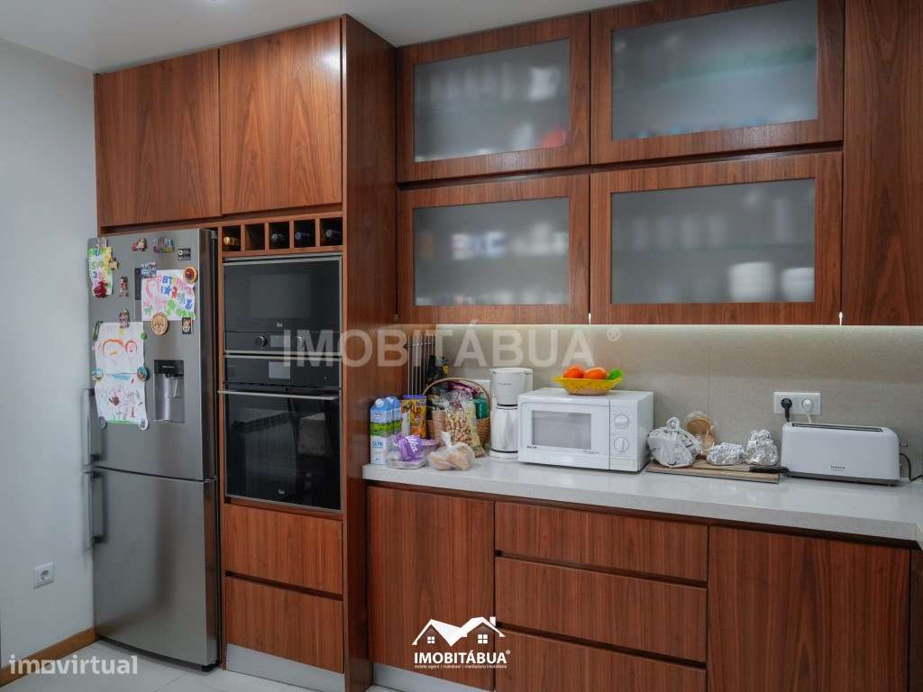 Casa privada com 4 quartos, piscina, pátios e acomodações versáteis. - Grande imagem: 4/41