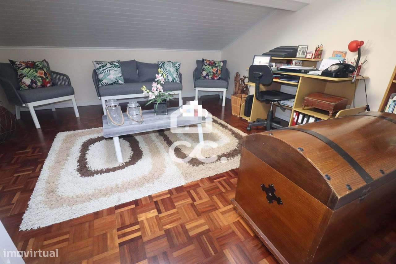 Moradia com 4 Quartos e Anexo T1  - São Vicente Ferreira - Ponta Delga-25