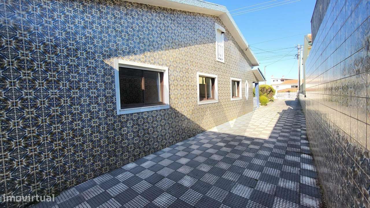 Moradia T3 com excelente exposição solar e amplo espaço exterior em - Grande imagem: 3/49