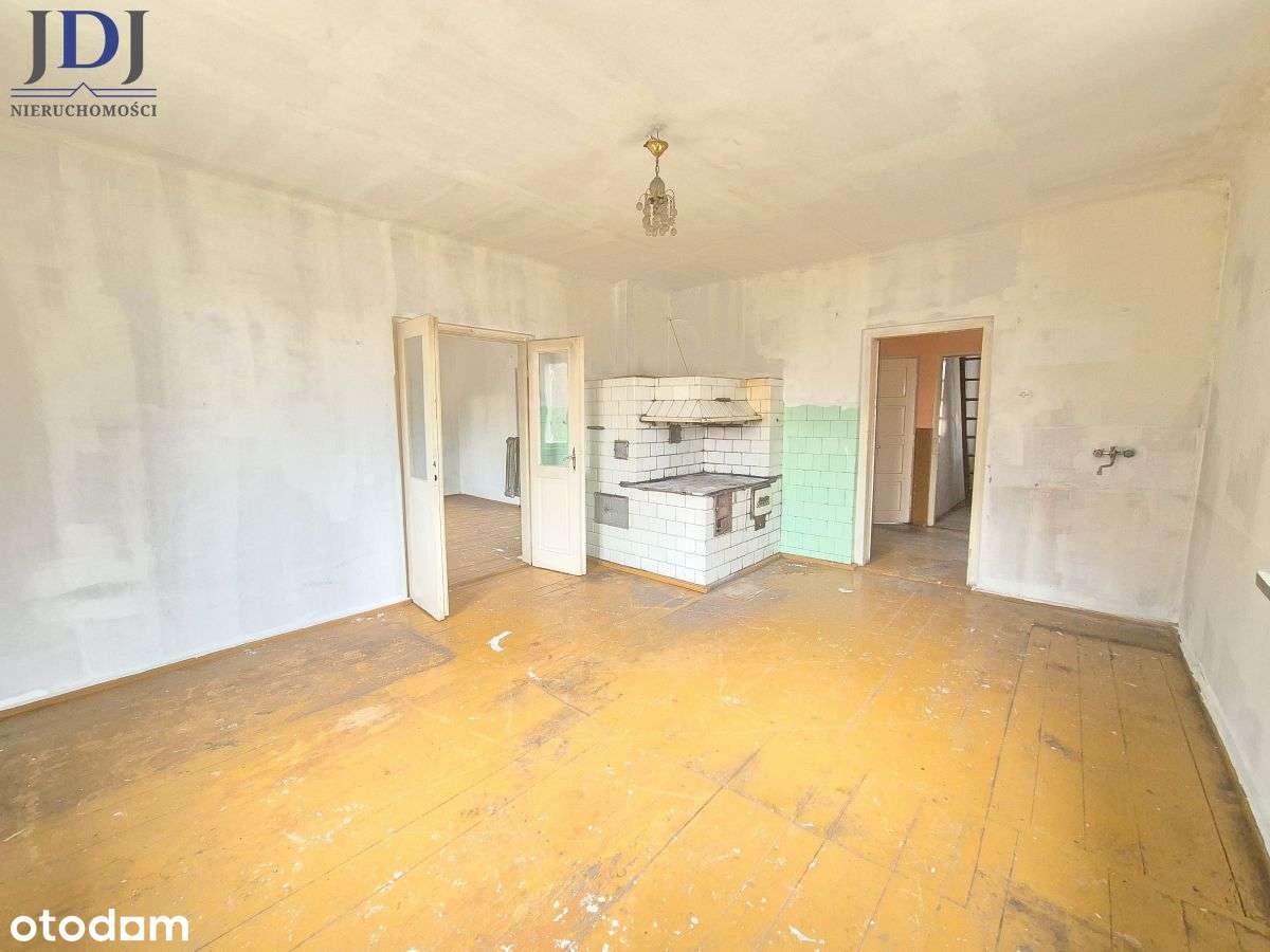 Dom wśród natury z dużą działką i budynkami.-5