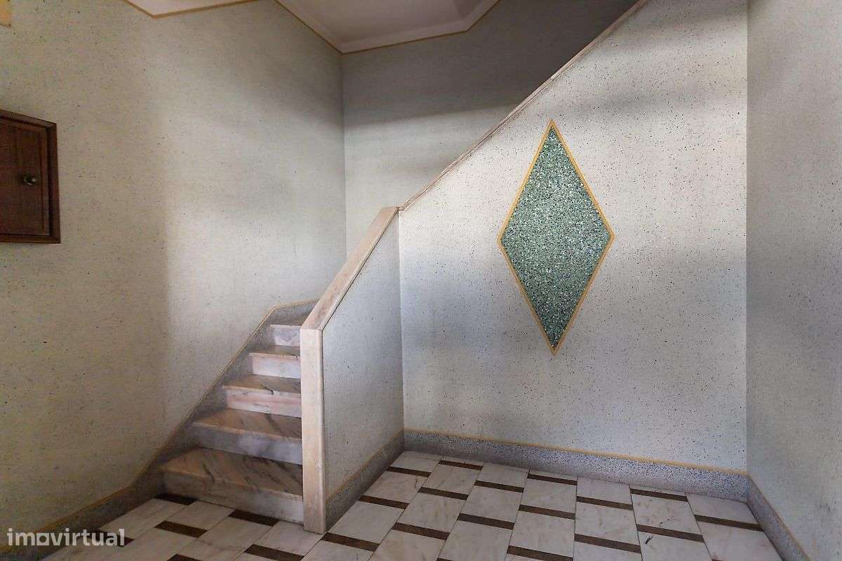 Apartamento T3 à venda em Alto da Brandoa-21