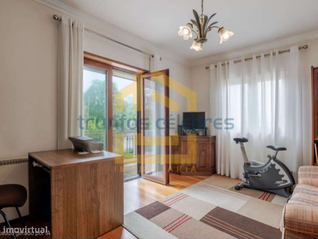 Moradia T4 de 4 Frentes Renovada inserida num lote de 1450m2 | Laún...-12