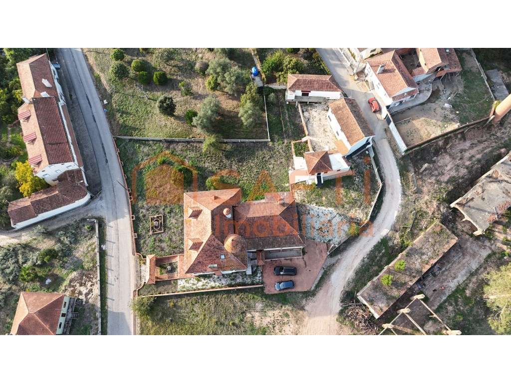 Palacete, T12, com Garagem e 3 Moradias independentes T1, T1, T2, e... - Grande imagem: 5/60