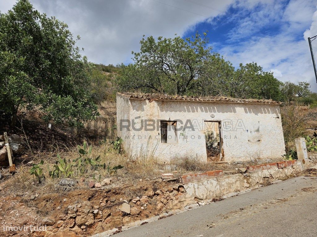 terreno com ruína em Alte para construção de Moradia