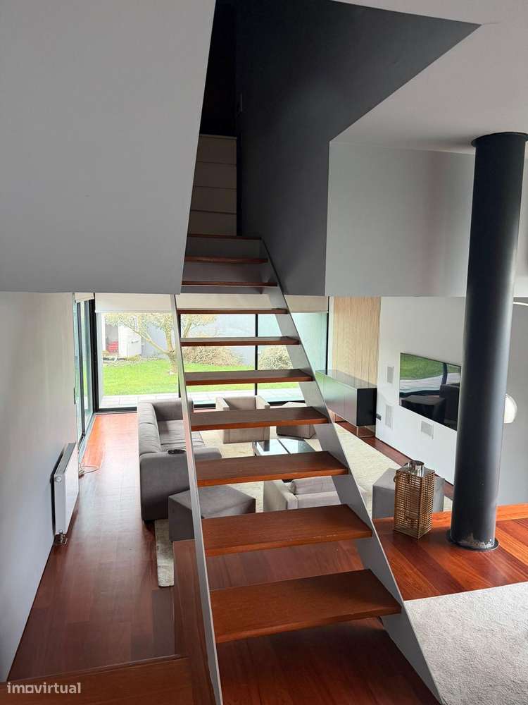 Moradia de Luxo com Piscina e Vista Mar – 100m da Praia de Miramar - Grande imagem: 4/34