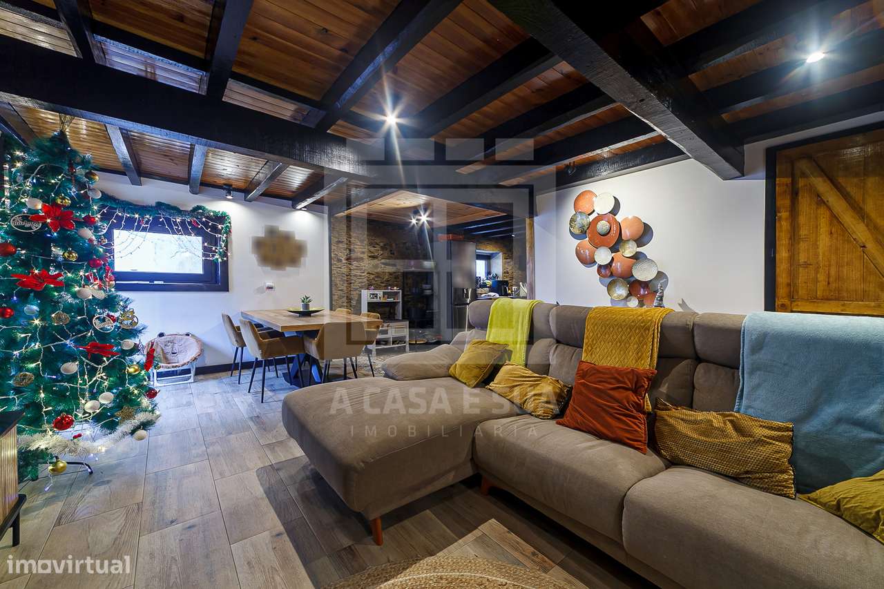 Moradia de 2 pisos em pleno centro de Ovar - Grande imagem: 2/39