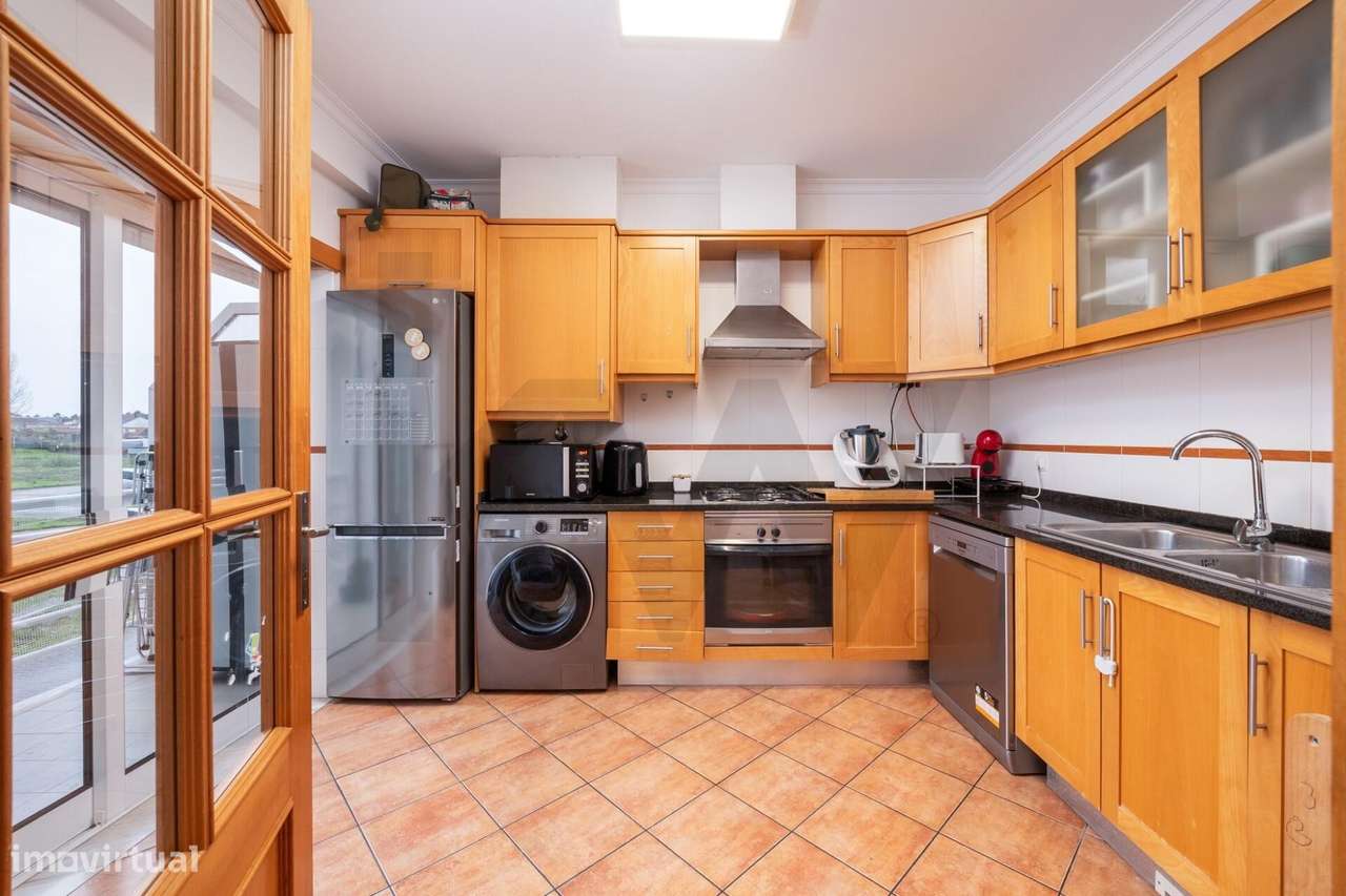 T2 com sala de  33 m2,  2 casas de banho em Eiras | Excelente Estado | - Grande imagem: 5/25