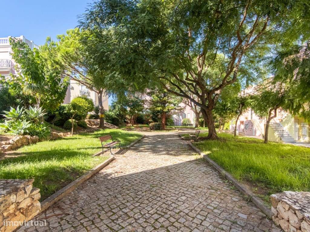 T3 renovado nos Jardins da Bemposta-24