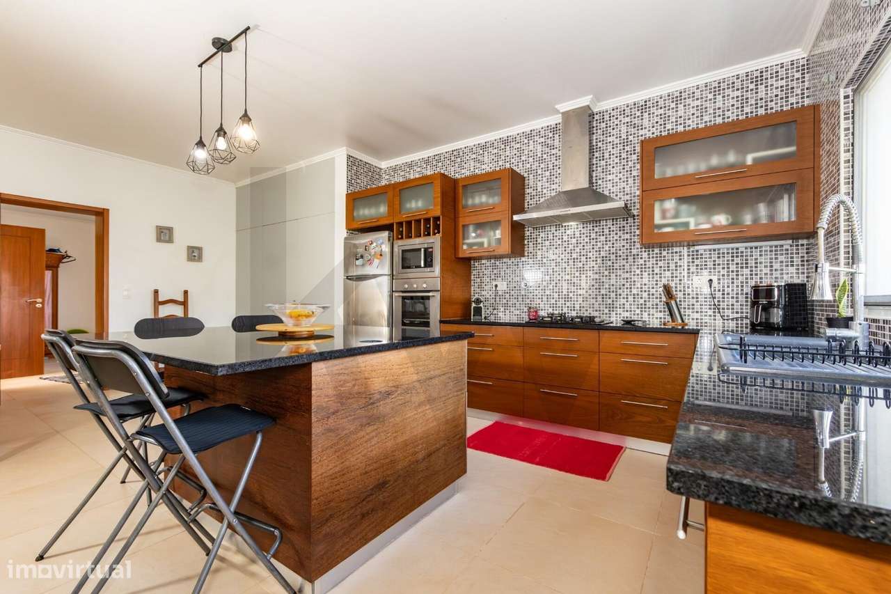 Moradia V4 Isolada com 3 Suites – São Vicente Ferreira, Ponta Delgada, - Grande imagem: 3/37