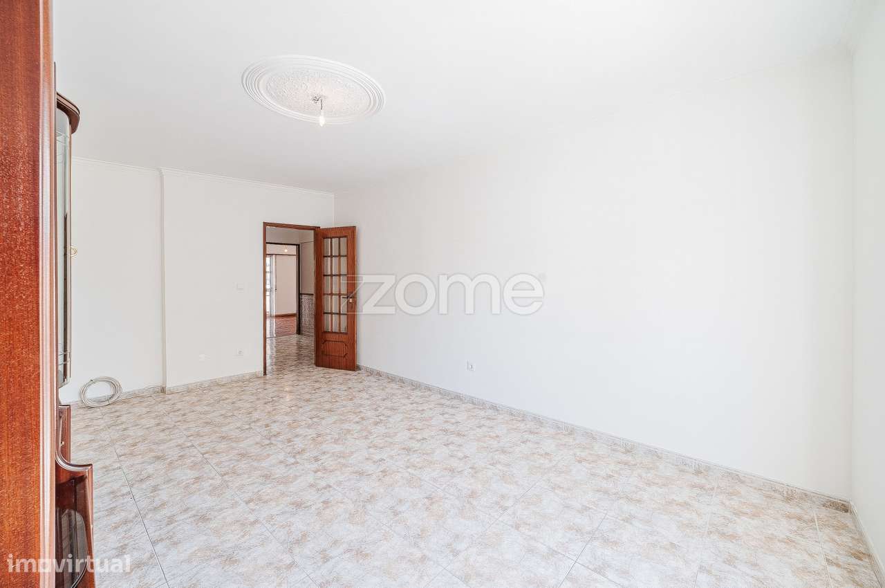 Apartamento T2 na Tapada das Mercês-10