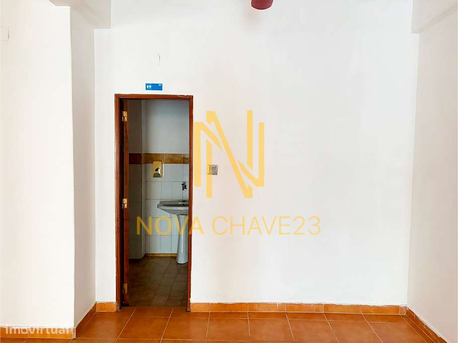 Loja em Agualva – 128 m² | Open Space | 2 Entradas-7