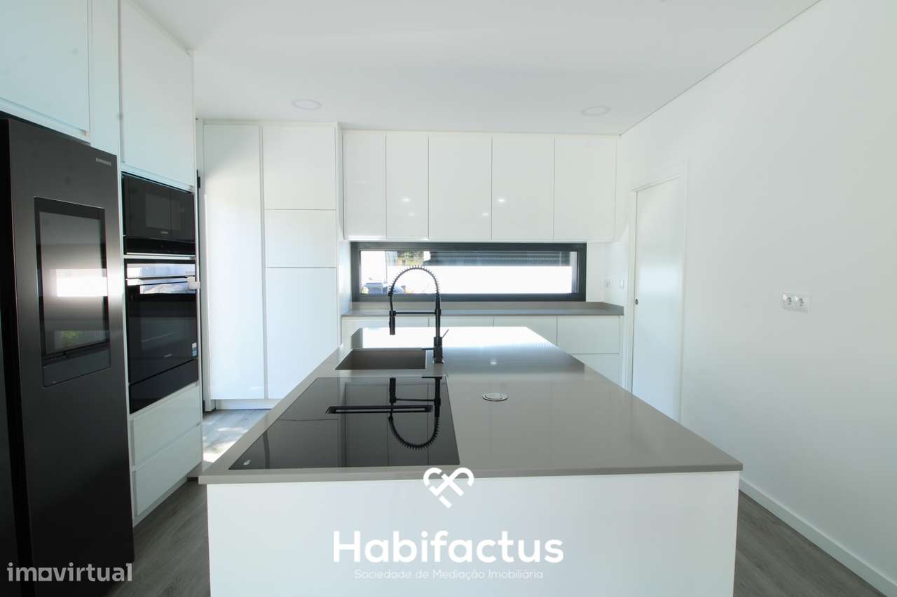 Moradia Isolada T3 à venda Moderna com Piscina aquecida e Churrasqueir-10