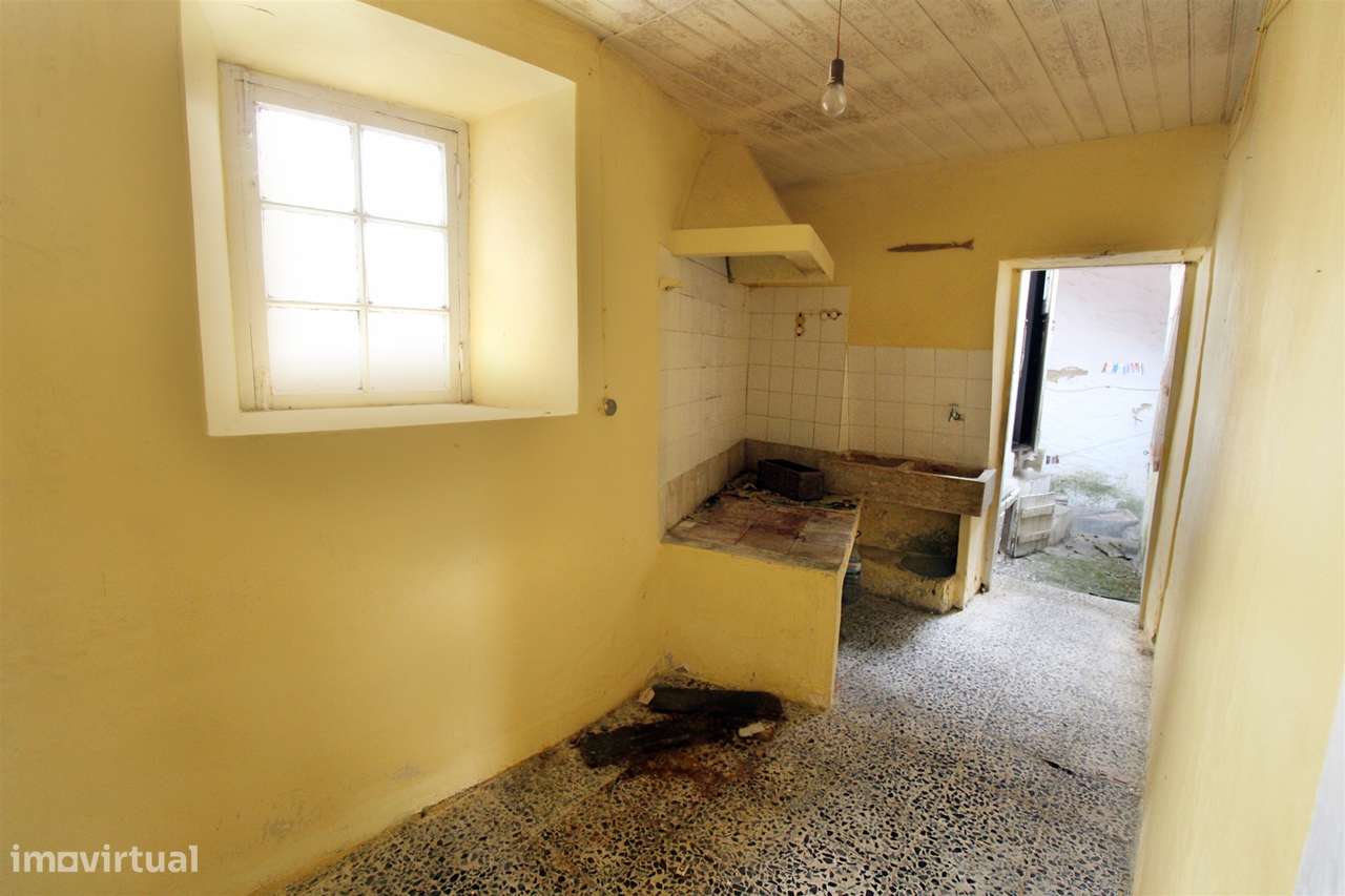 Moradia para Reconstruir / São Martinho do Porto - Grande imagem: 4/16