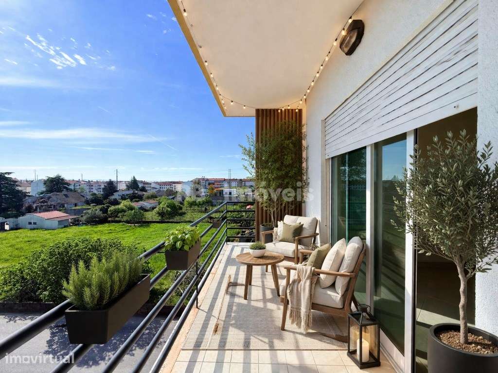 Apartamento T2 c/ 2 Varandas, Sótão e Garagem - Entroncamento