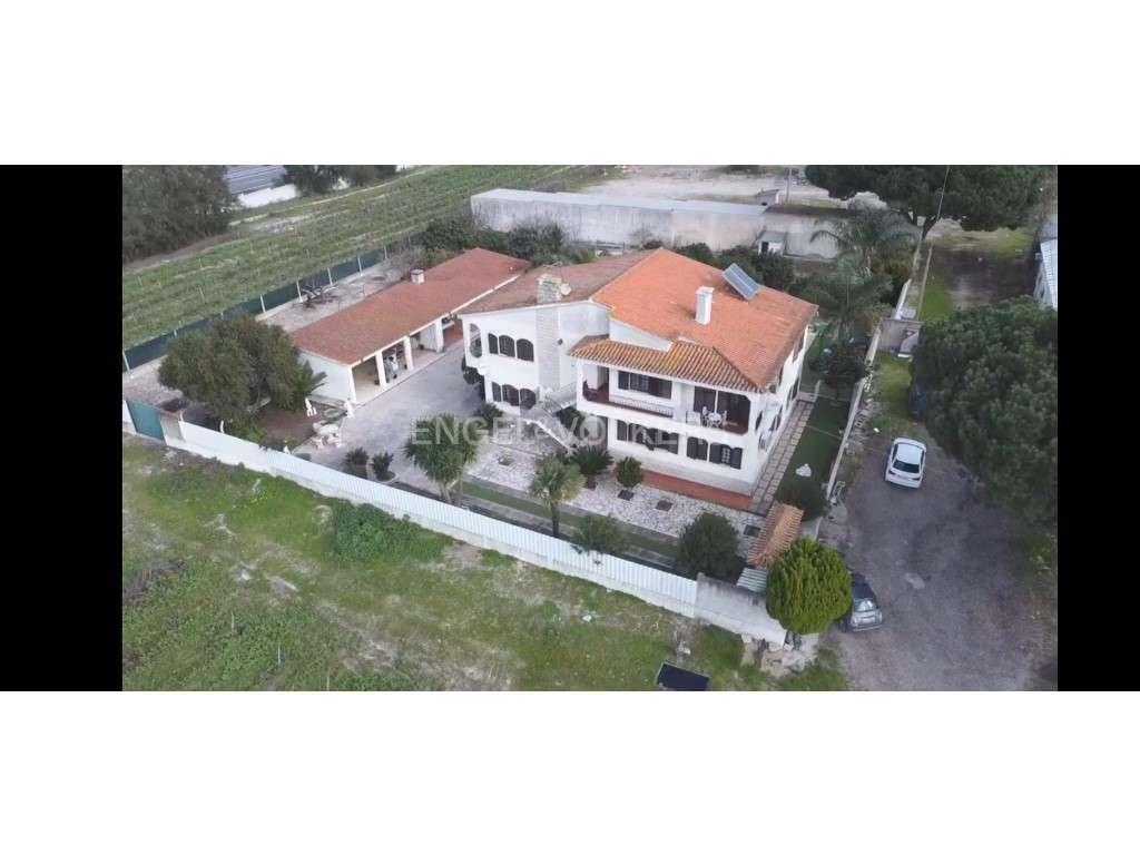 Moradia Bifamiliar com Armazém adaptado e Terreno de 3,125 Hectares - Grande imagem: 4/40