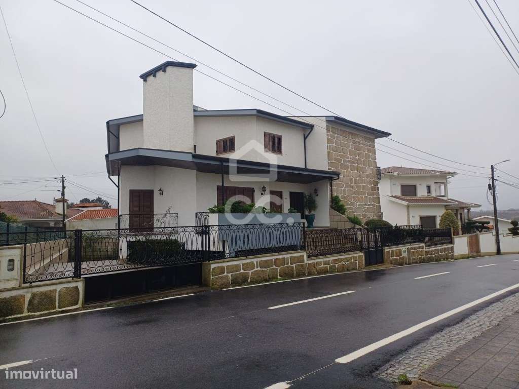 Moradia Bi-familiar T5+T2 em Palmeira, Santo Tirso-50