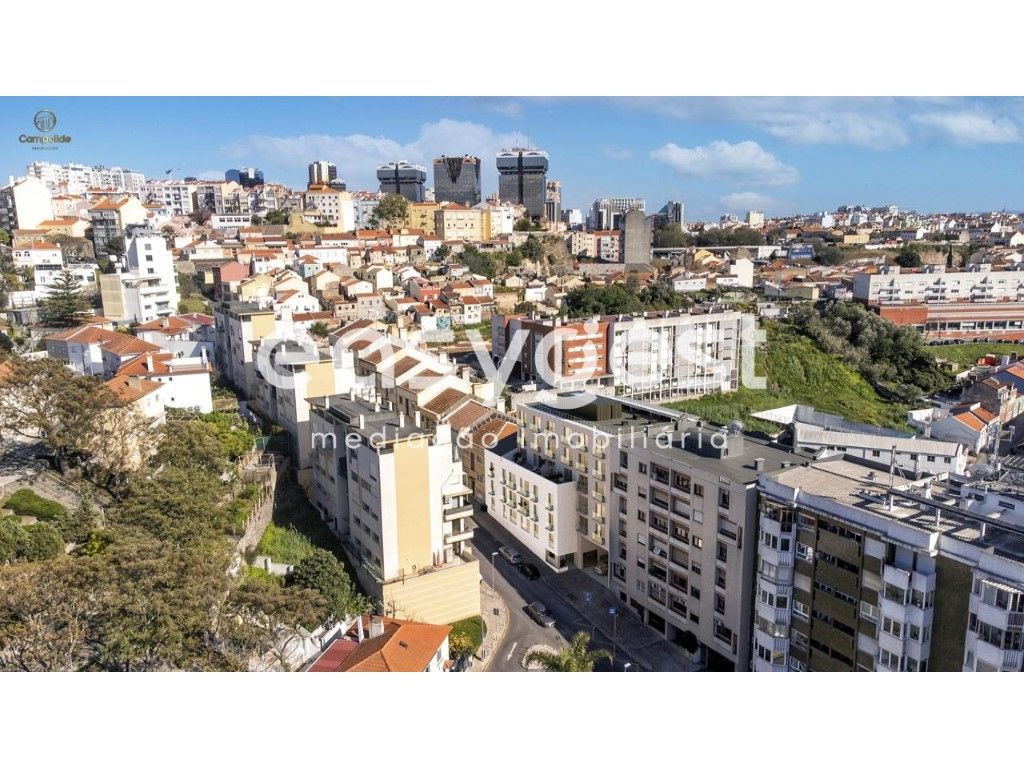 Terreno para construção de prédio, com 15 frações e parqu...