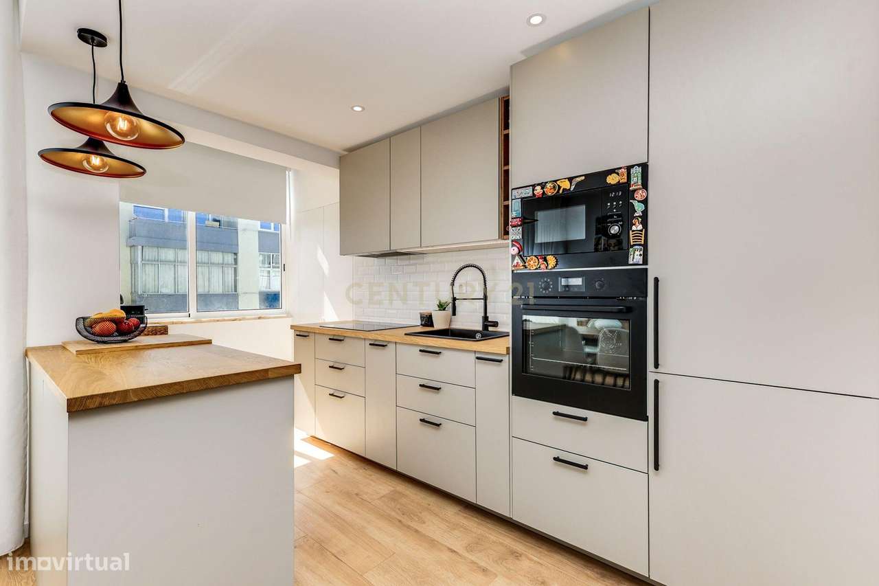 Apartamento T3 convertido em T2 totalmente remodelado em Linda-a-Velha - Grande imagem: 4/24