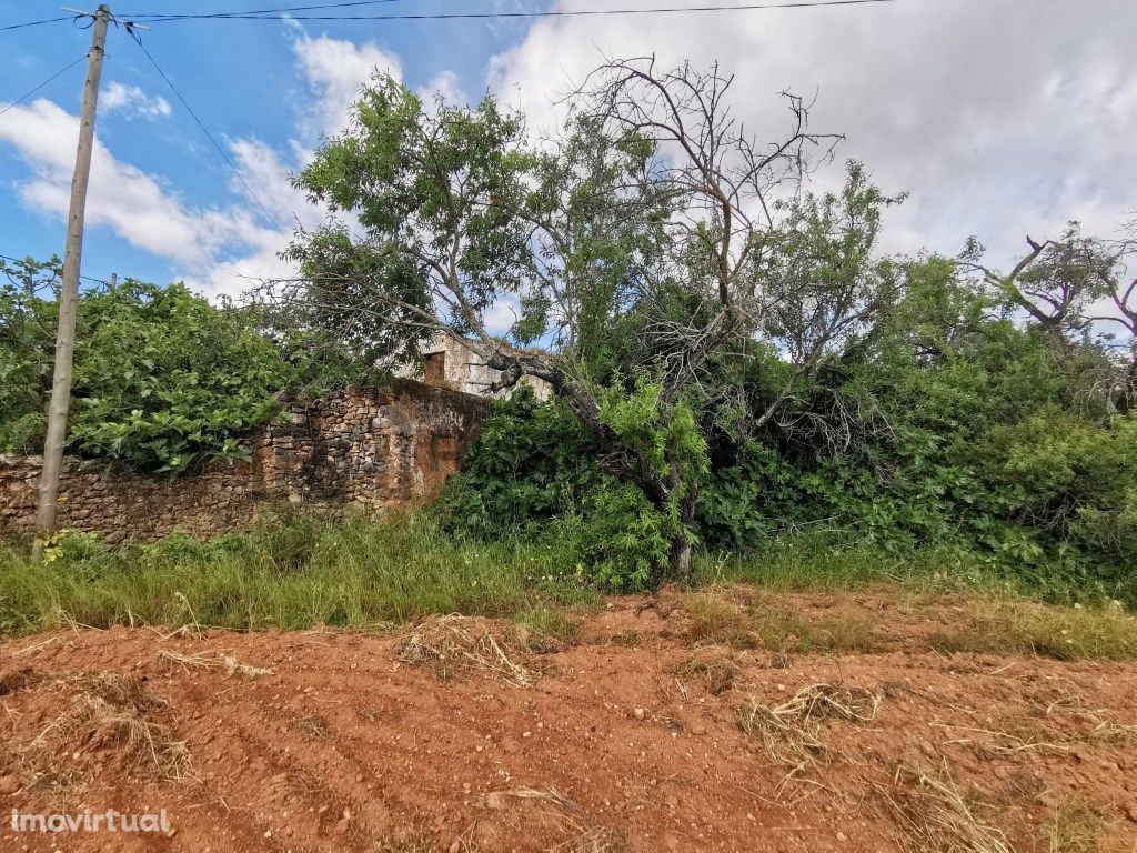 Ruína com terreno a 1km de Loulé