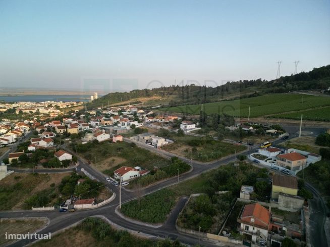 Moradia Térrea T2+1 com Vista Rio em Alhandra-51