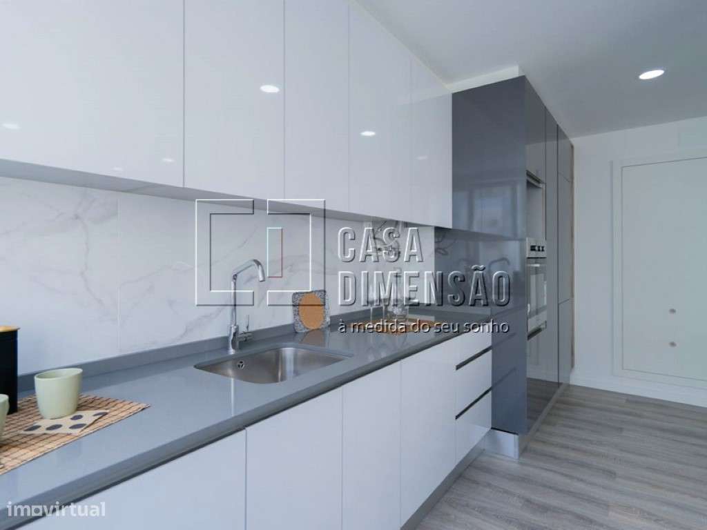 Apartamento de tipologia T3 com varanda, mobilado e equipado em Ben...-26