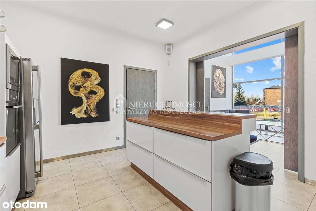 Biurowiec W Świetnej Lokalizacji-6